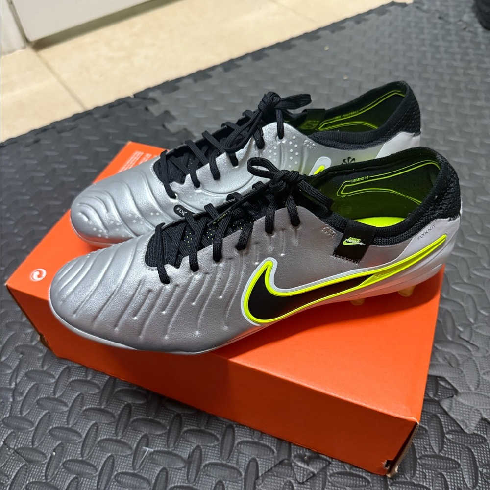 Nike Tiempo Legend 10 Elite AG-Pro Soccer Cleats